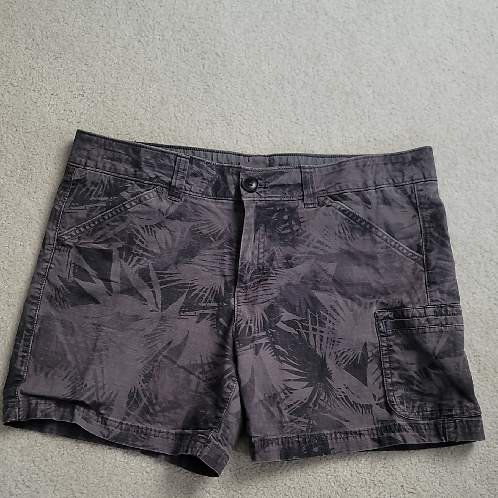 Eddie Bauer Womens Gray Cargo Shorts with Subtle Pattern